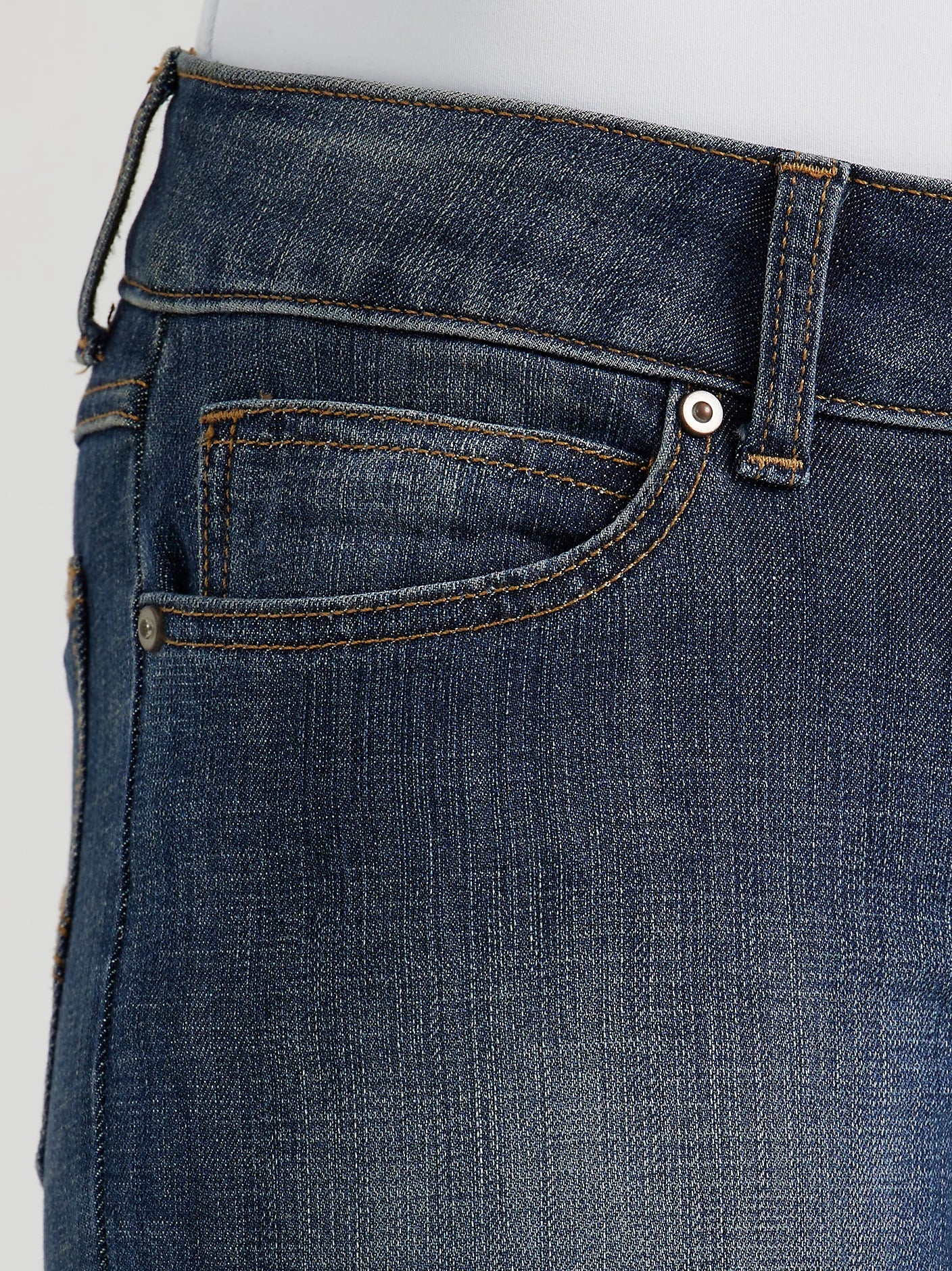 Wrangler 1009MWZAH Essential Mid-Rise Bootcut Jeans
