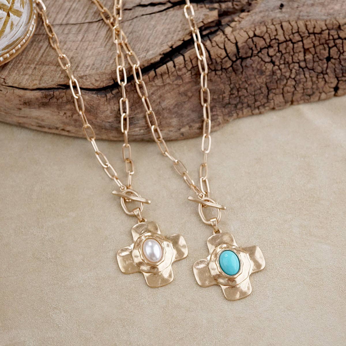 PennyLine Inc. Sunlit Cross – Hammered Cabochon Necklace