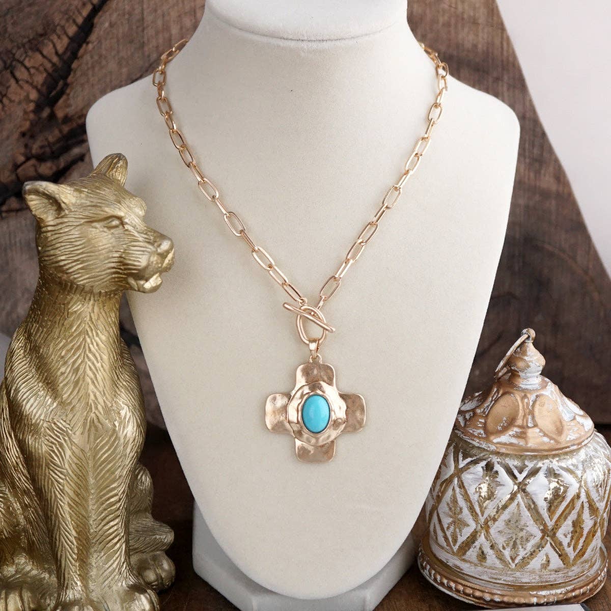 PennyLine Inc. Sunlit Cross – Hammered Cabochon Necklace