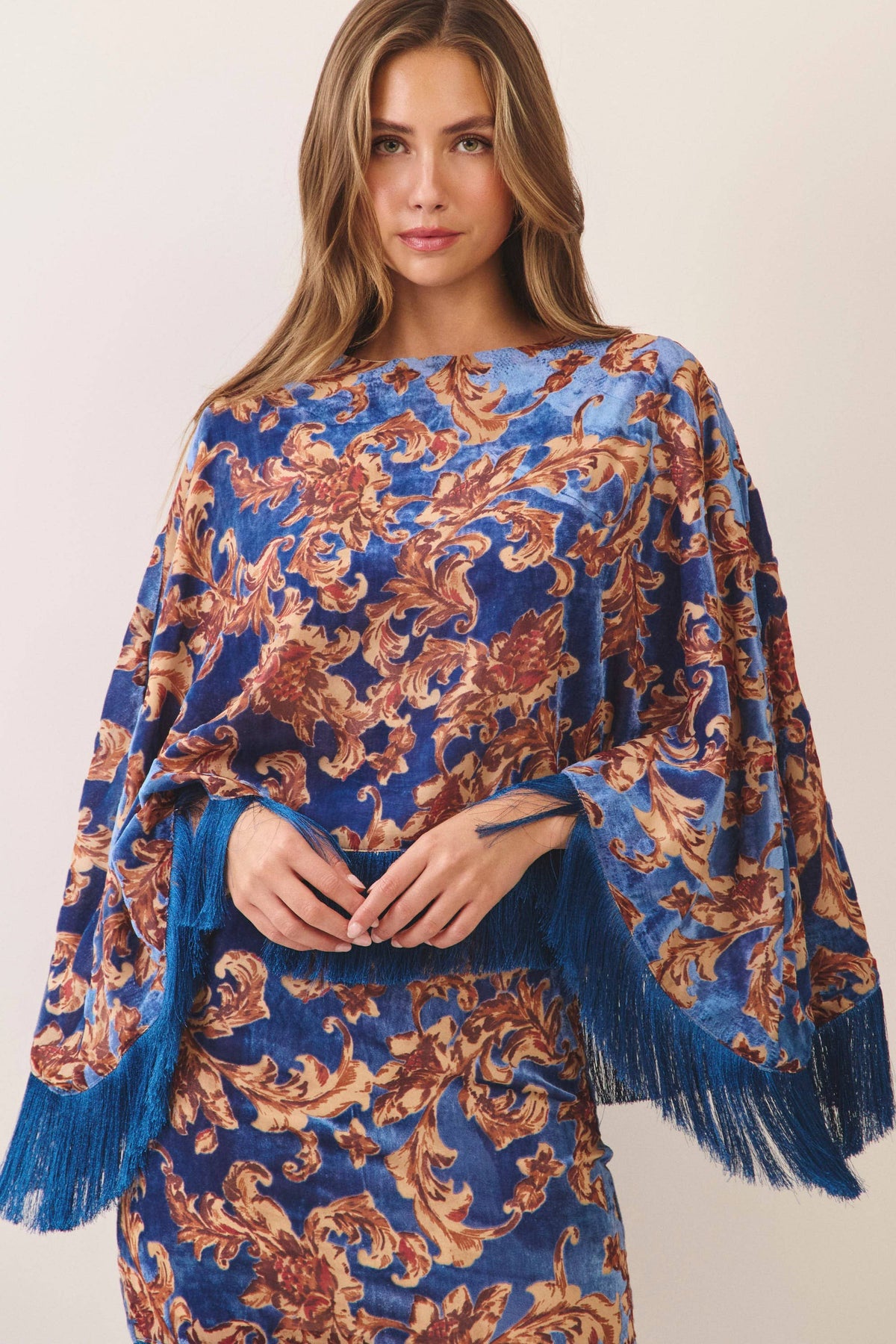 TCEC Ornate Floral Print Fringe Trim Poncho
