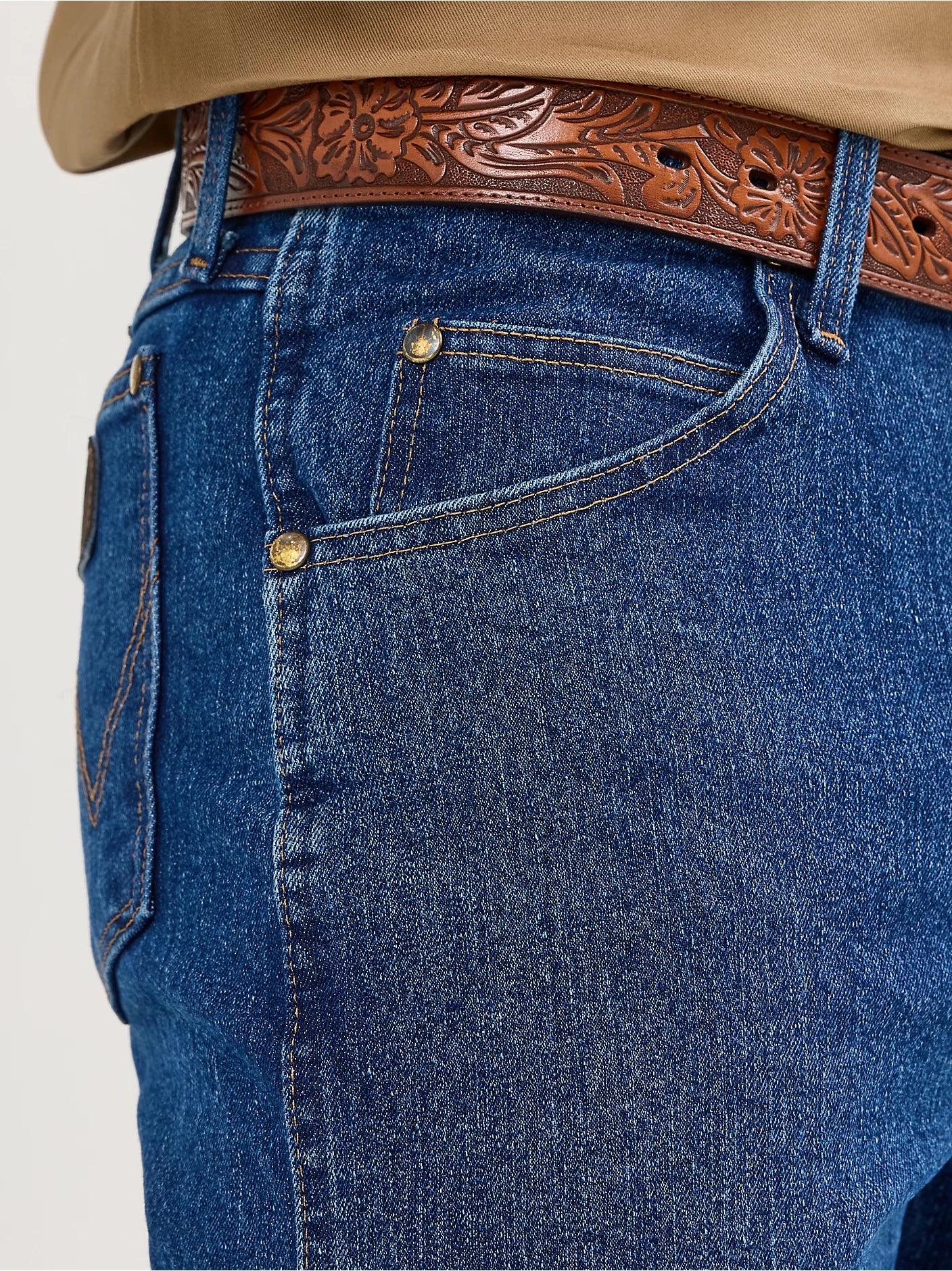 Wrangler 1047MACMS Premium Performance Advanced Comfort Cowboy Cut Regular Fit Jean