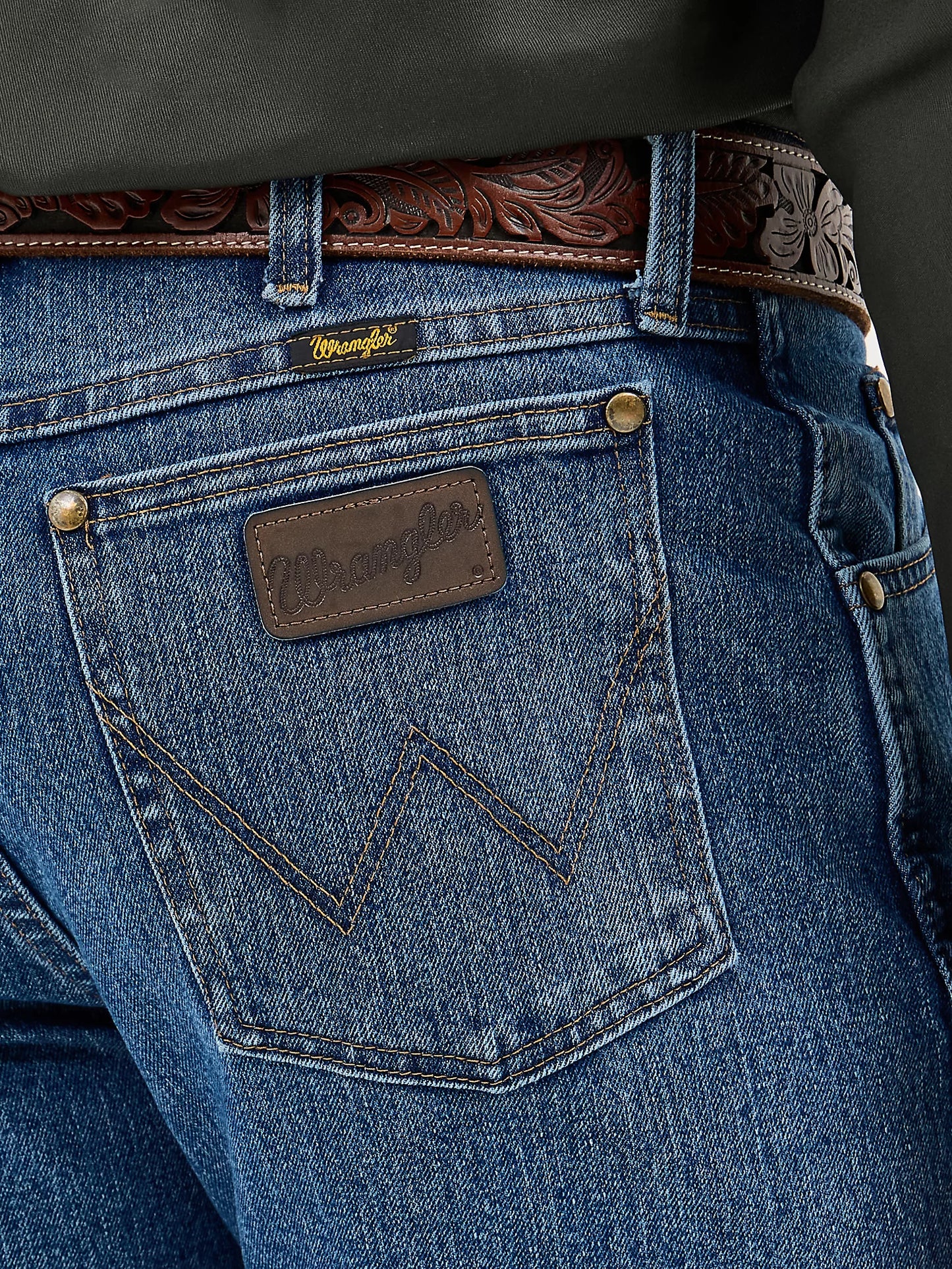 Wrangler 1047MACMT Advanced Comfort Regular Fit Cowboy Cut Jeans