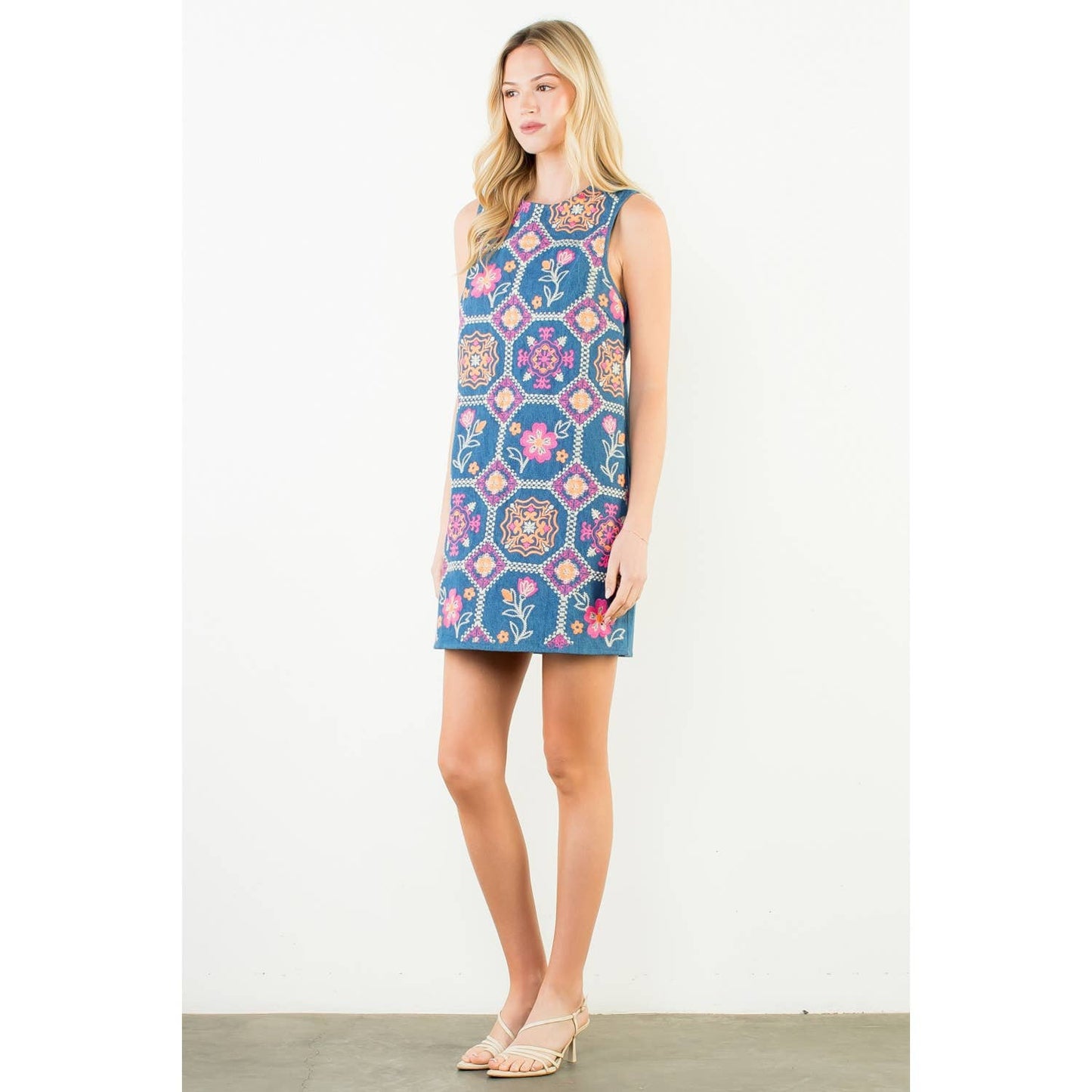 Sleeveless Embroidery Detail Dress