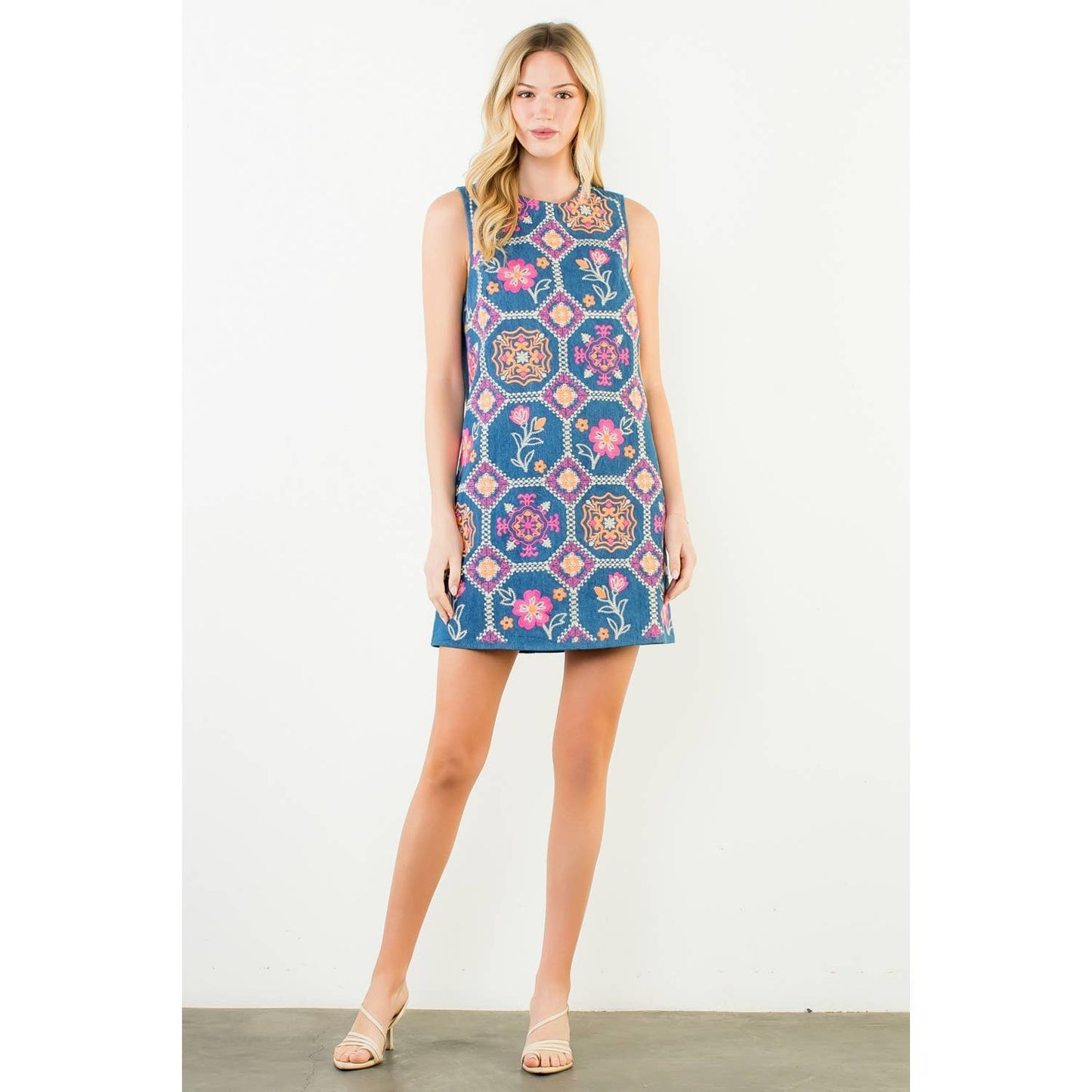 Sleeveless Embroidery Detail Dress