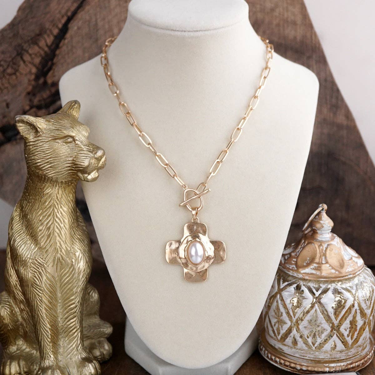 PennyLine Inc. Sunlit Cross – Hammered Cabochon Necklace