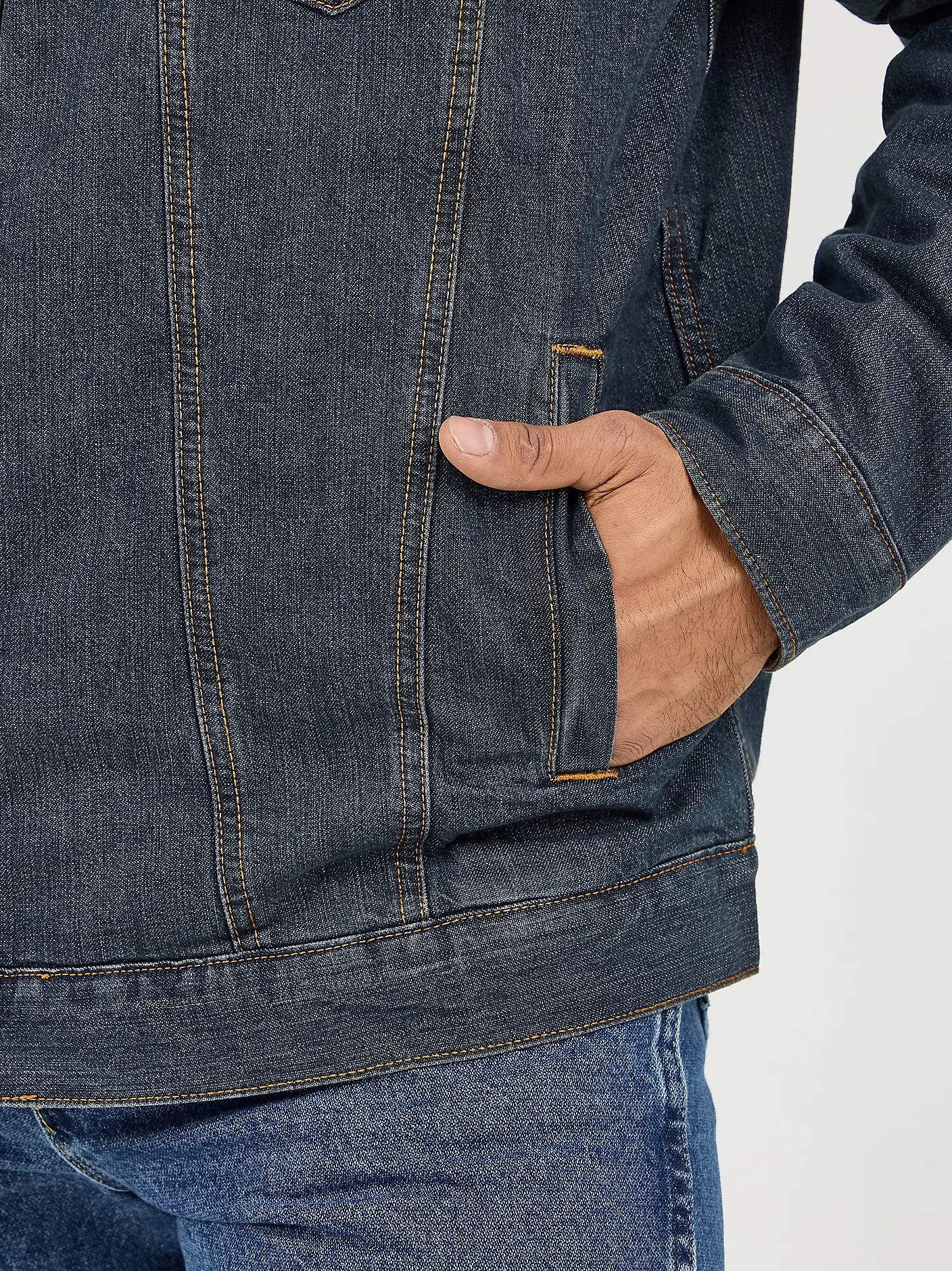 Wrangler 1074256RT Western Sherpa Lined Denim Trucker Jacket