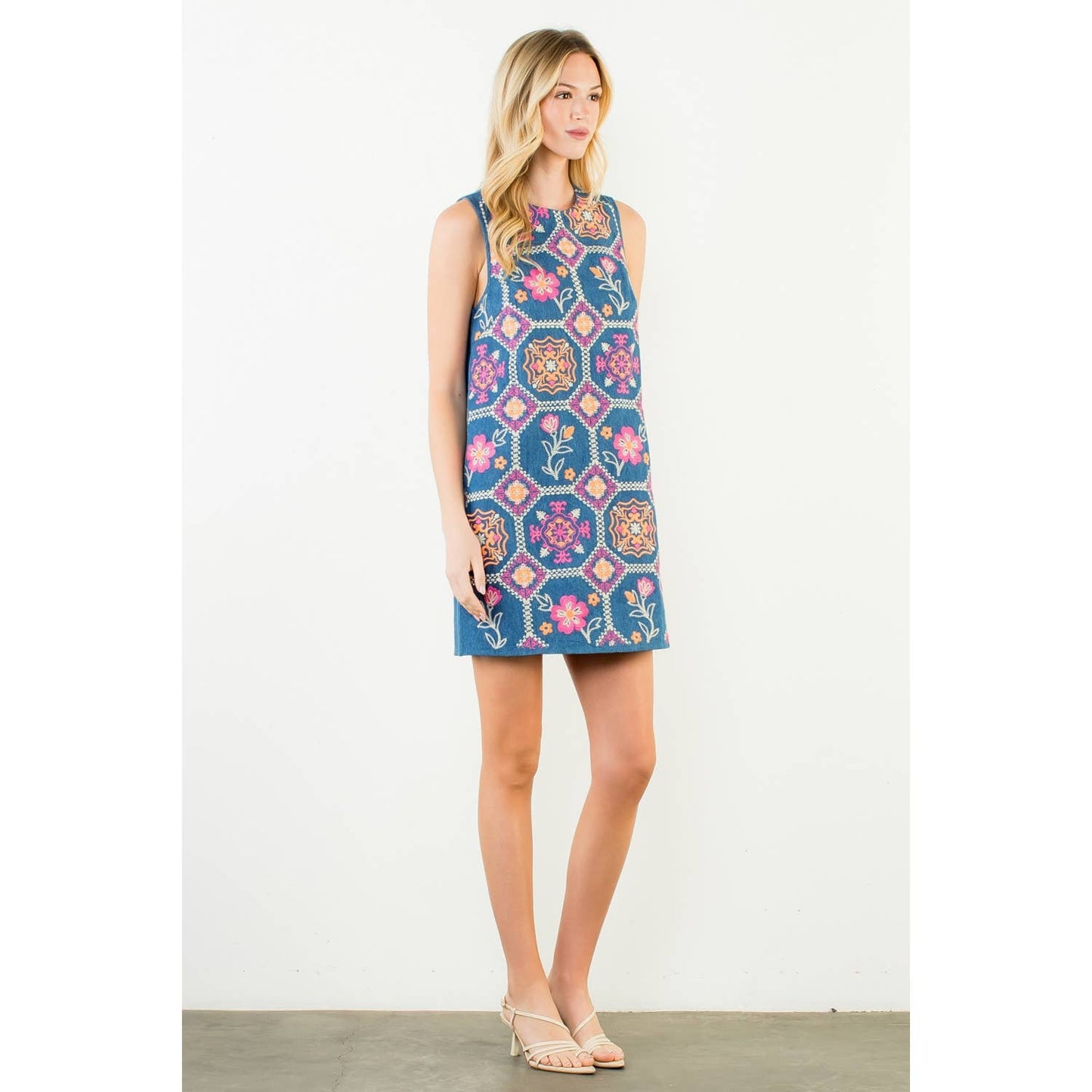 Sleeveless Embroidery Detail Dress