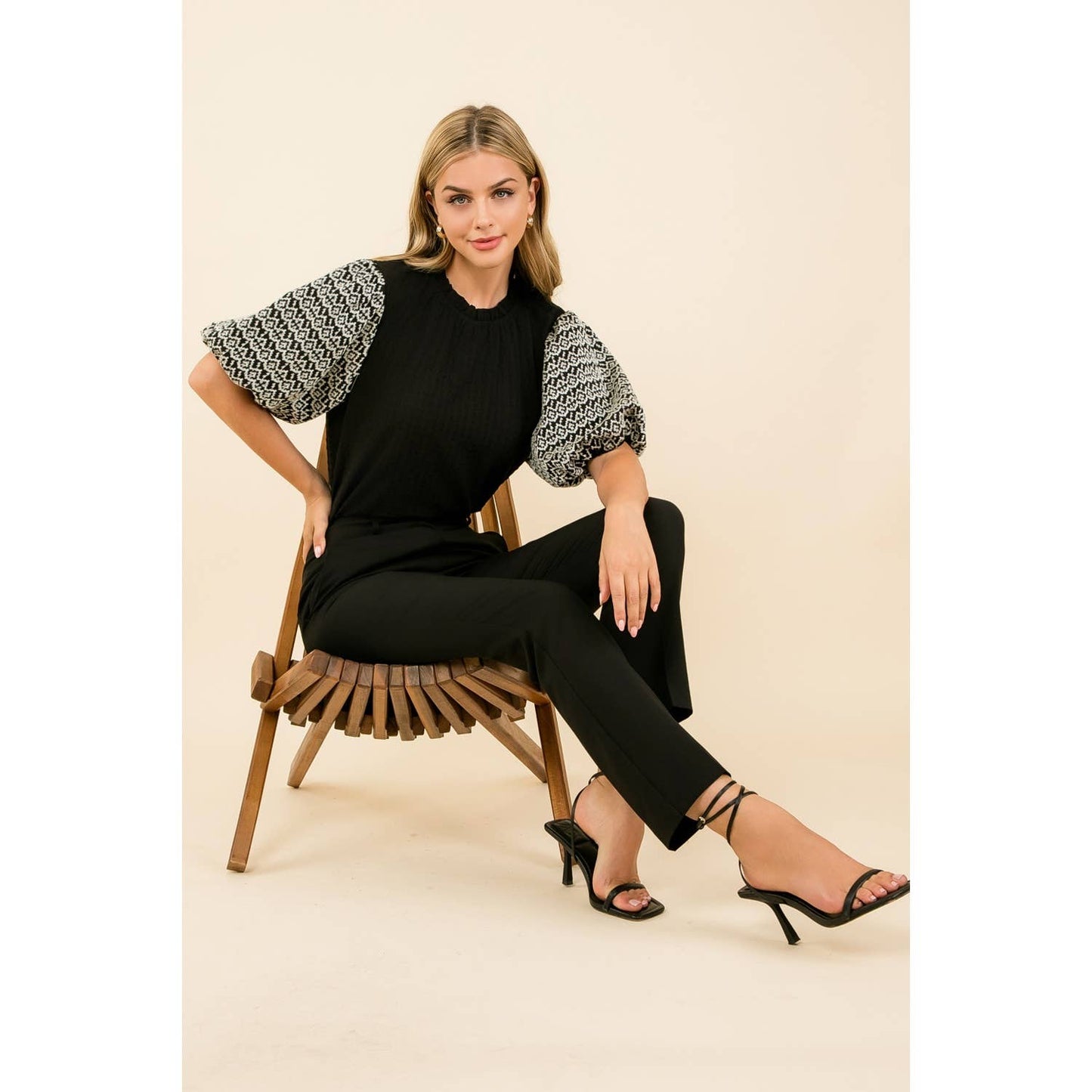 Embroidered Puff Sleeve Top